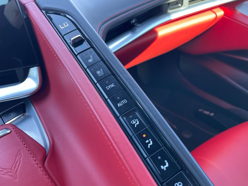 Used 2022 Chevrolet Corvette Stingray Premium Conv w/ Z51 Performance Package RWD image 18
