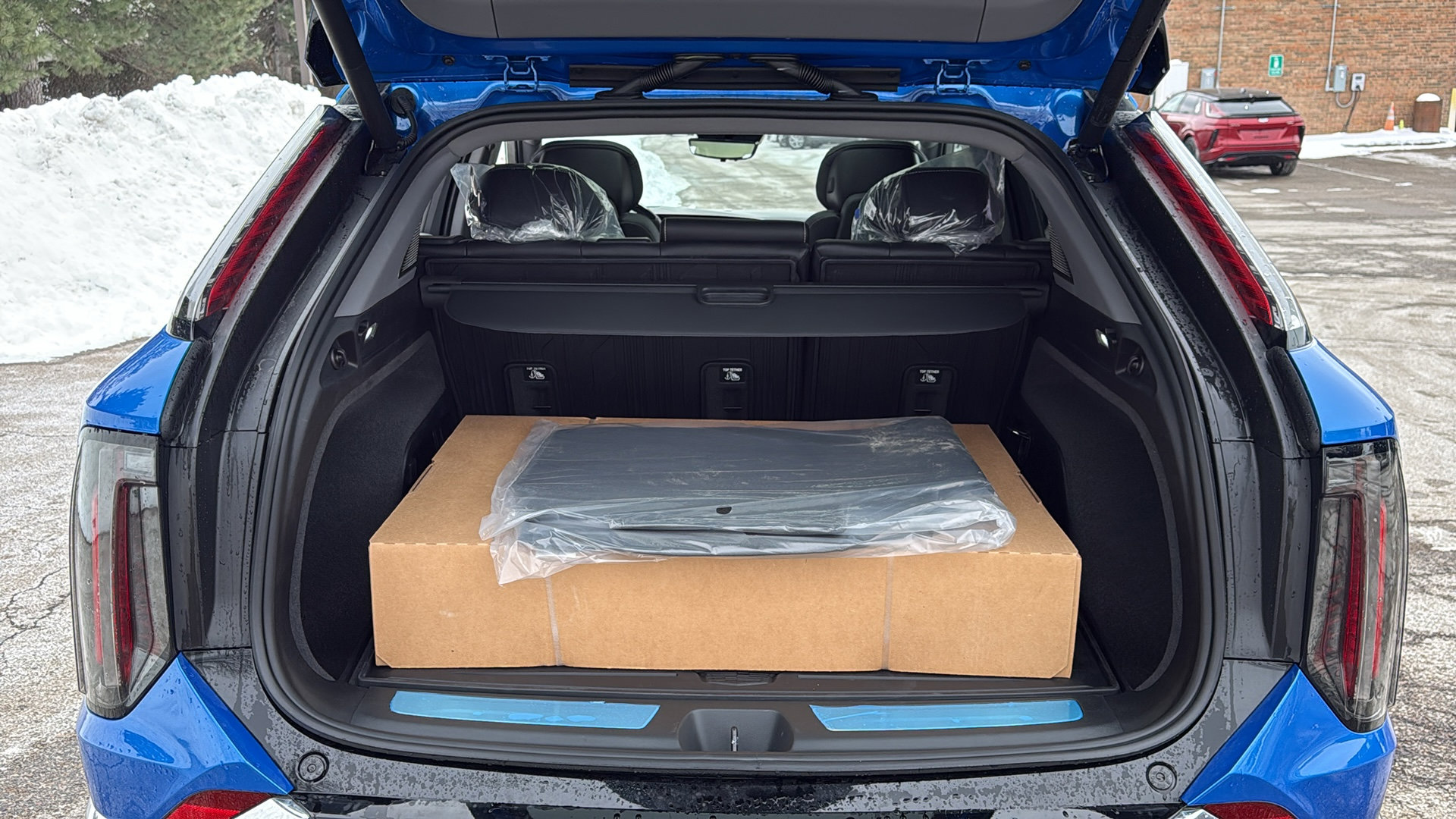 New 2026 Cadillac Optiq Luxury 2 image 32