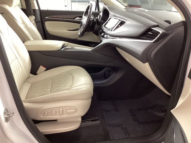 Used 2022 Buick Enclave Avenir w/ Avenir Technology Package FWD image 18