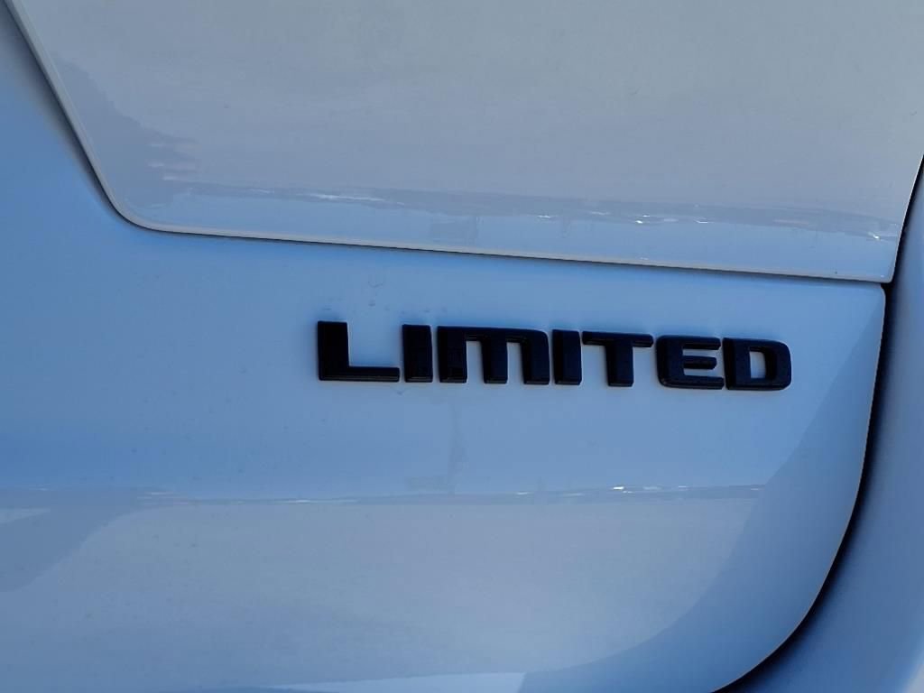 New 2025 Jeep Grand Cherokee L Limited w/ Black Appearance Package image 3