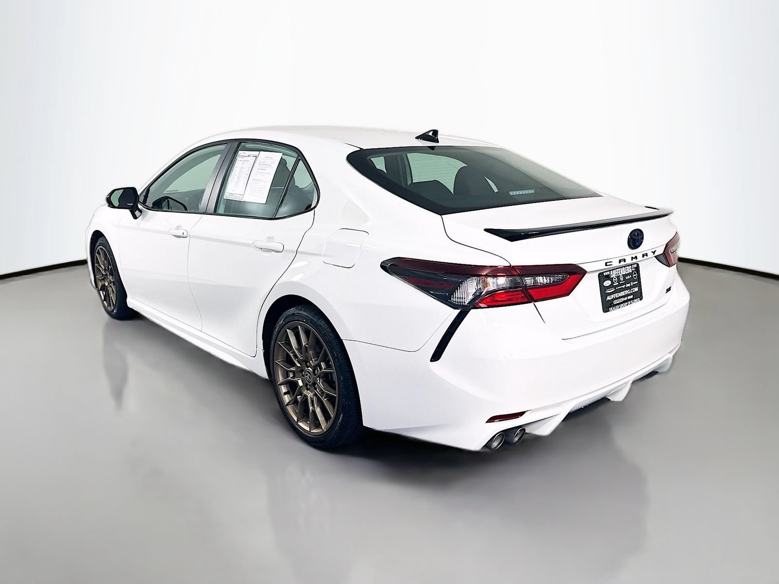 Used 2023 Toyota Camry SE FWD image 5