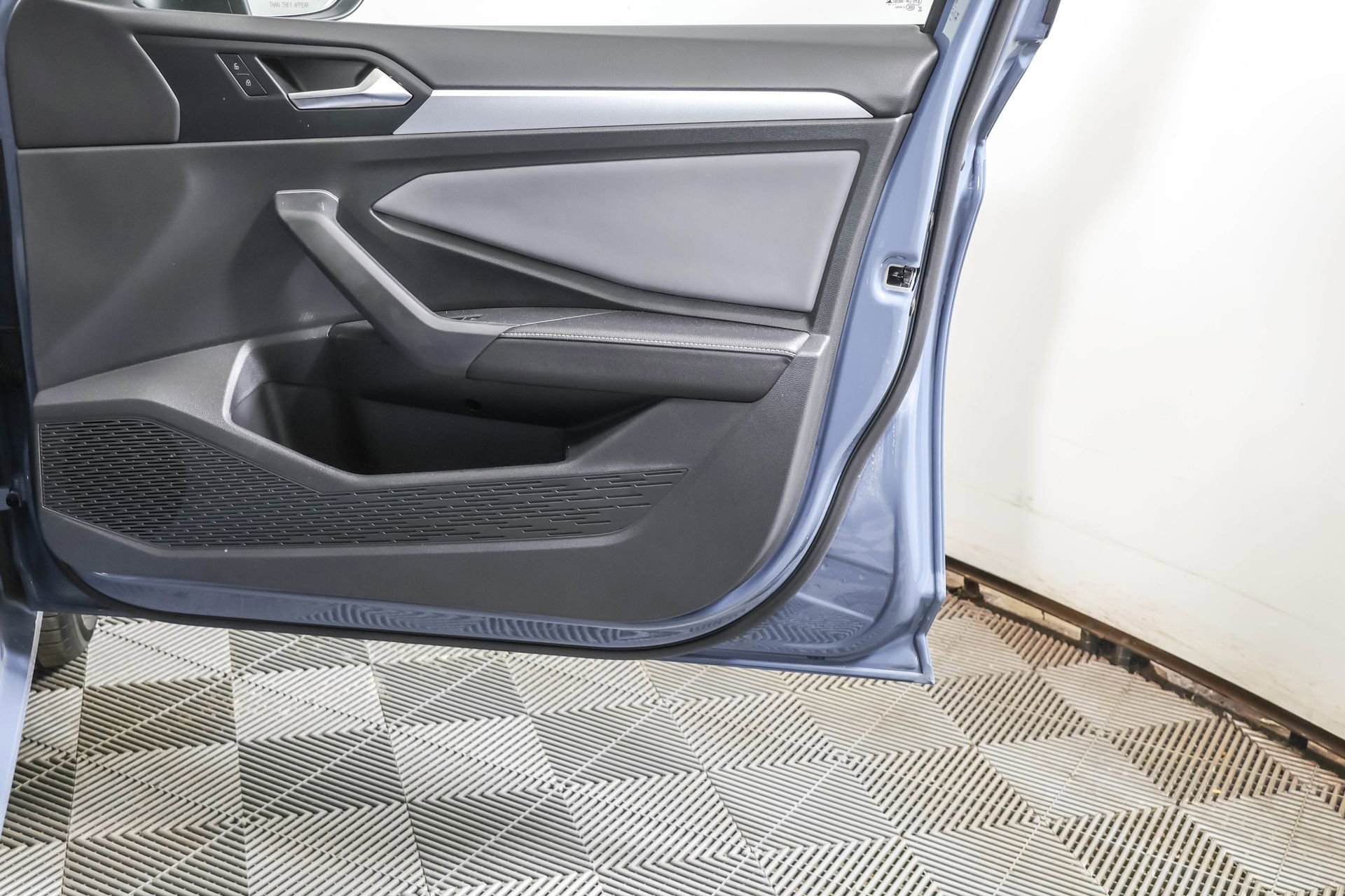 Used 2025 Volkswagen Jetta SE w/ Black Wheel Package image 47