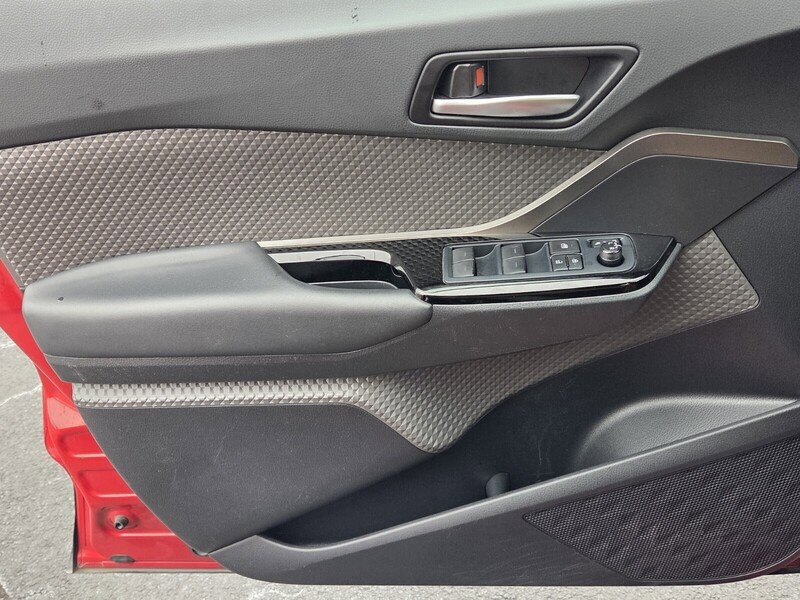 Used 2022 Toyota C-HR Limited FWD image 26