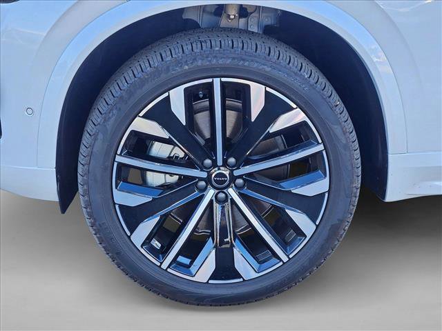 Certified 2026 Volvo XC90 B6 Plus w/ Protection Package image 18