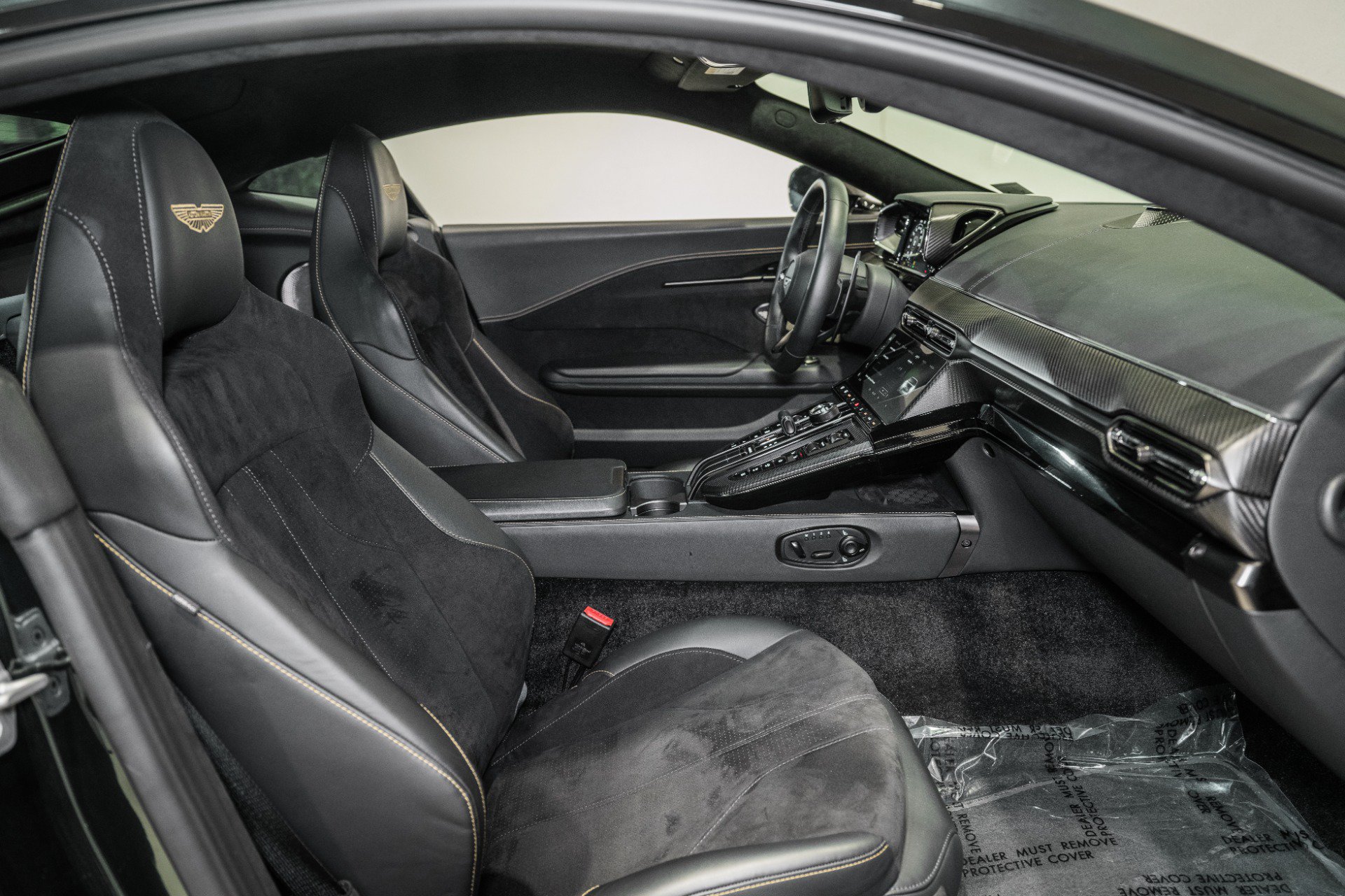 Used 2025 Aston Martin V8 Vantage Coupe RWD image 14
