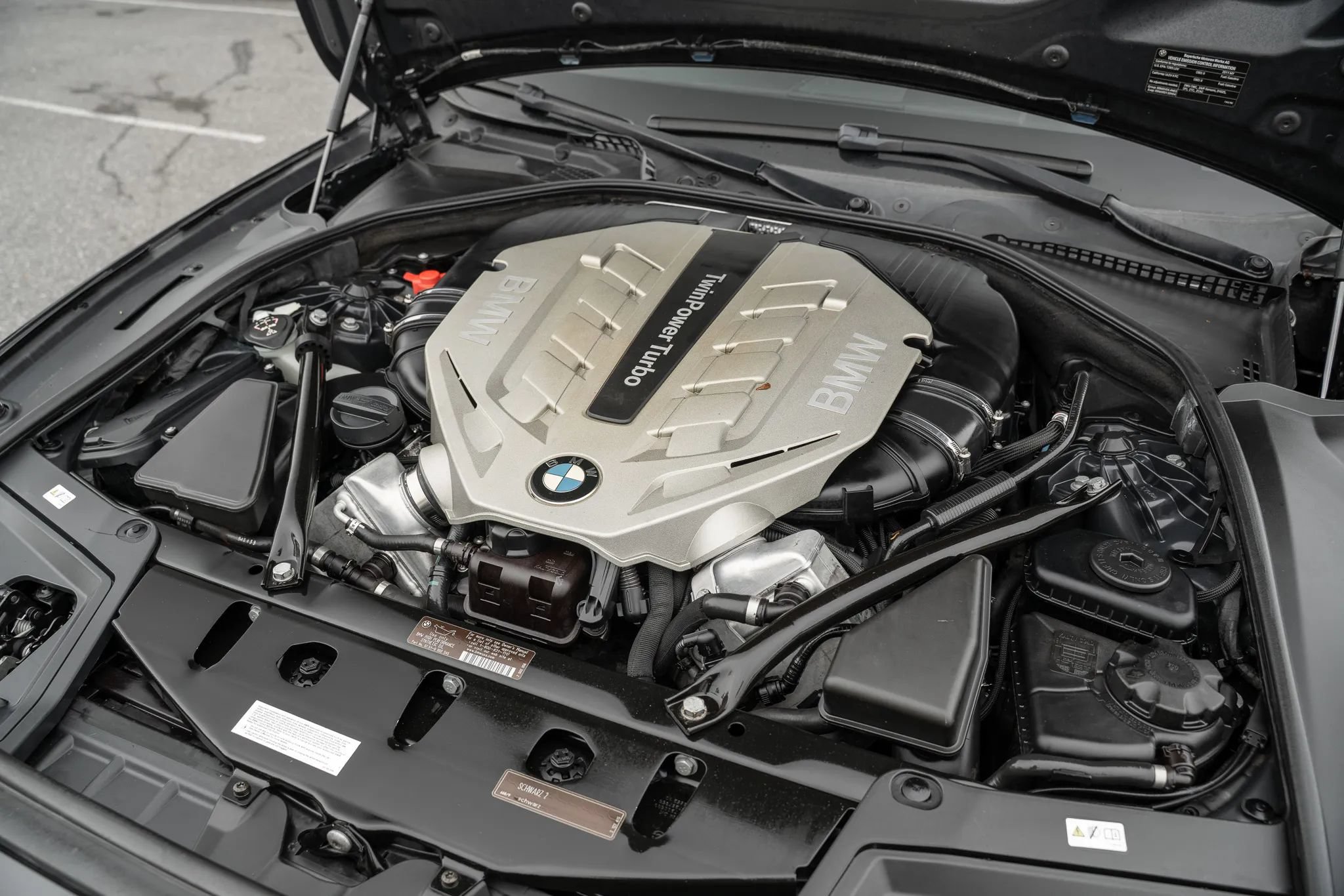 Used 2011 BMW 550i xDrive Sedan AWD/4WD image 34