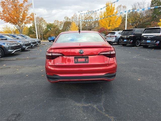 Certified 2023 Volkswagen Jetta SE image 4