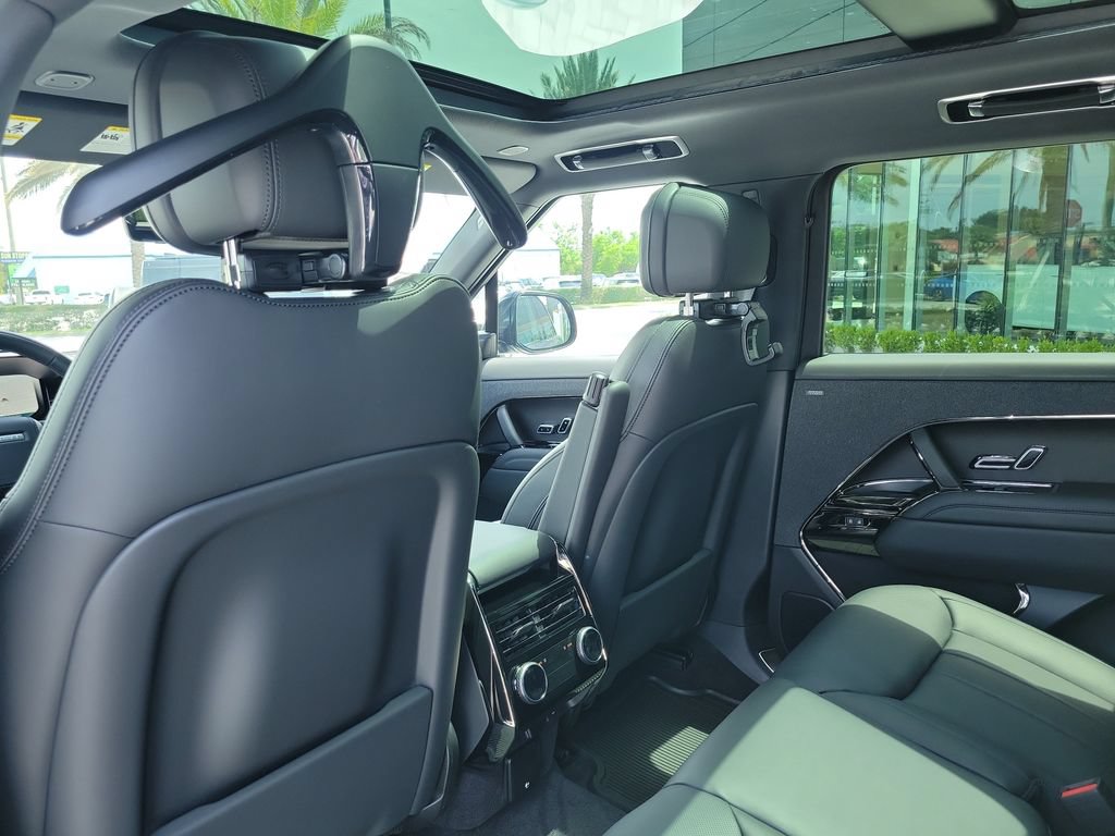 New 2026 Land Rover Range Rover Sport Dynamic SE AWD/4WD image 17