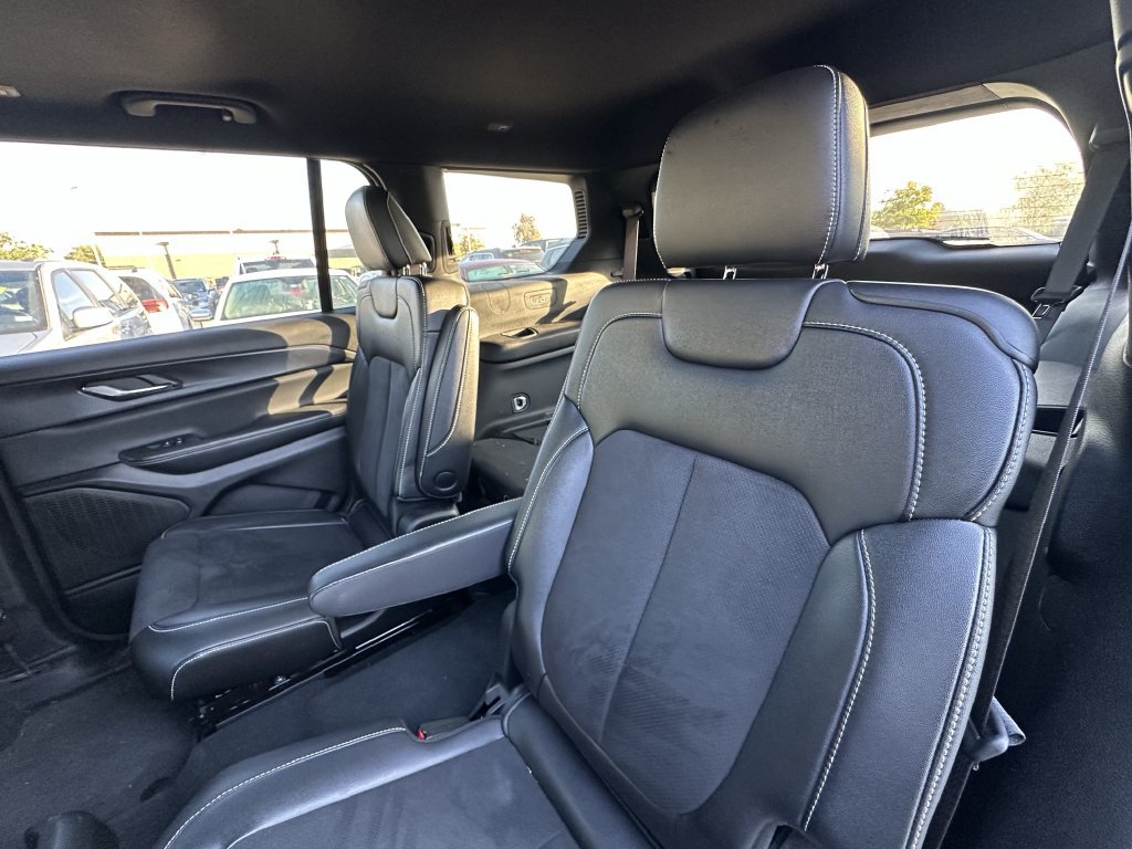Used 2024 Jeep Grand Cherokee L Altitude AWD/4WD image 6