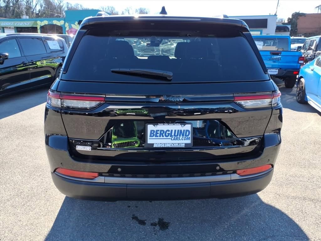 New 2026 Jeep Grand Cherokee Altitude image 5