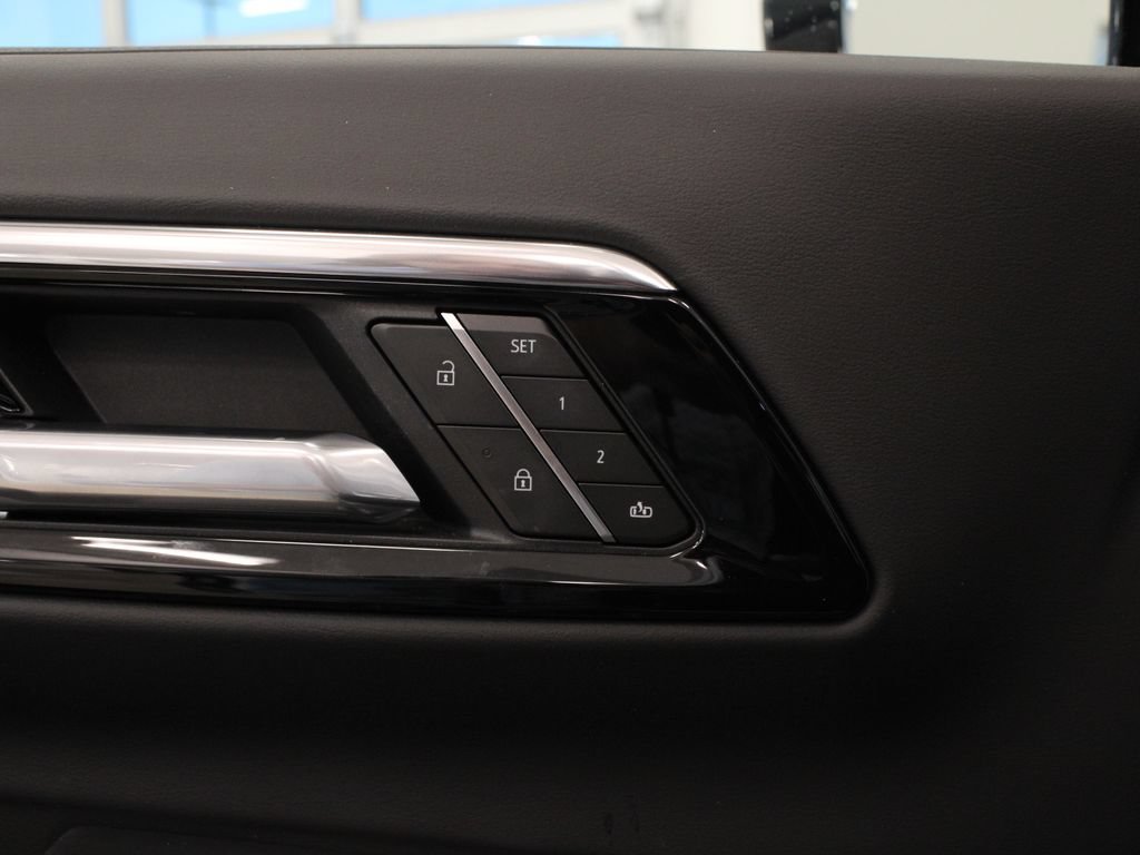 Used 2025 Chevrolet Tahoe LT w/ Comfort Package RWD image 12