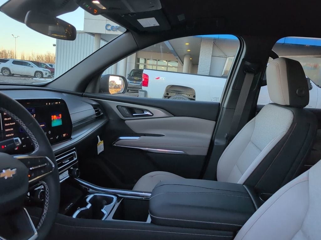 Used 2026 Chevrolet Traverse LT image 10