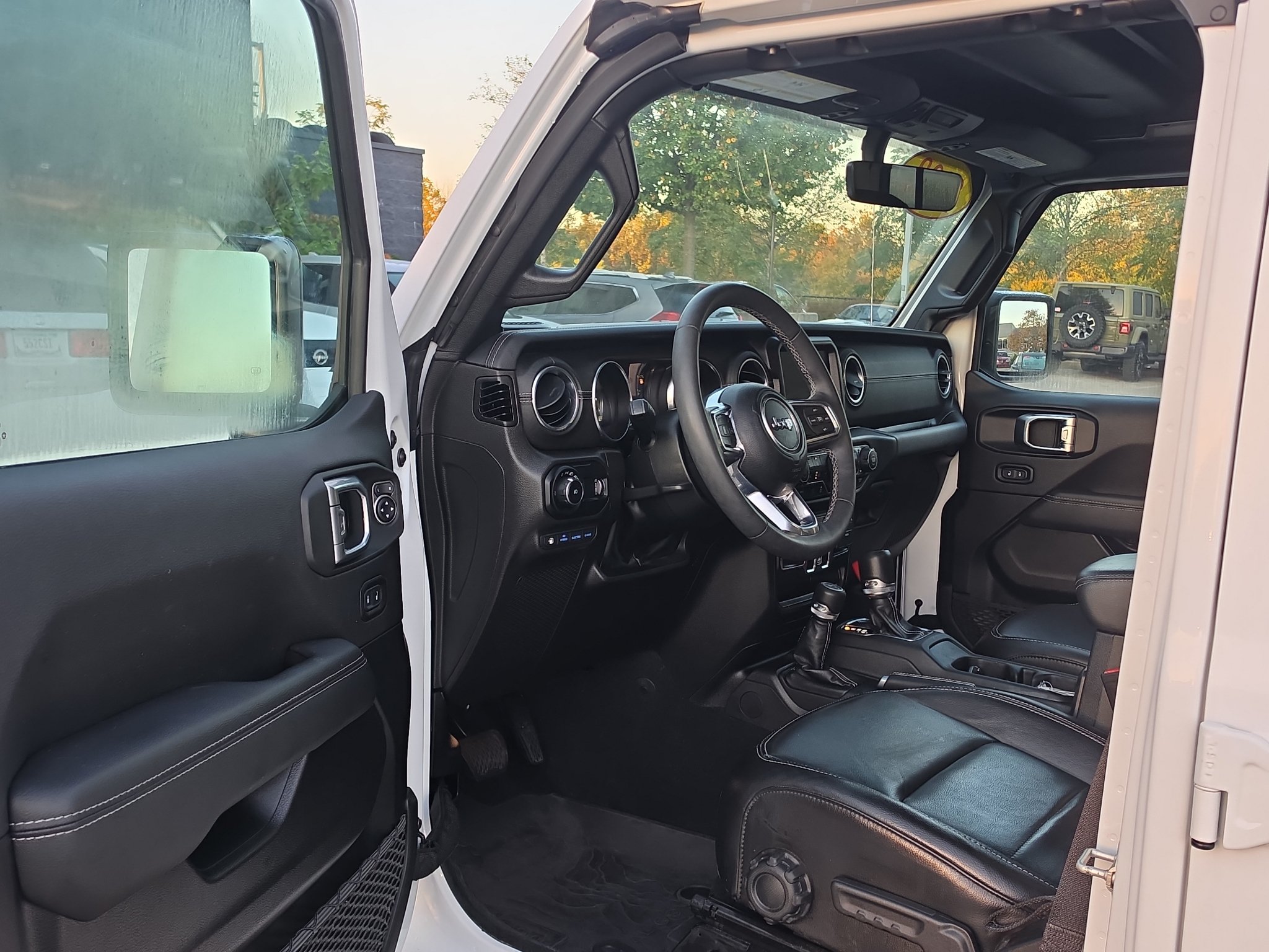 Used 2023 Jeep Wrangler Unlimited Sahara w/ Cold Weather Group AWD/4WD image 9