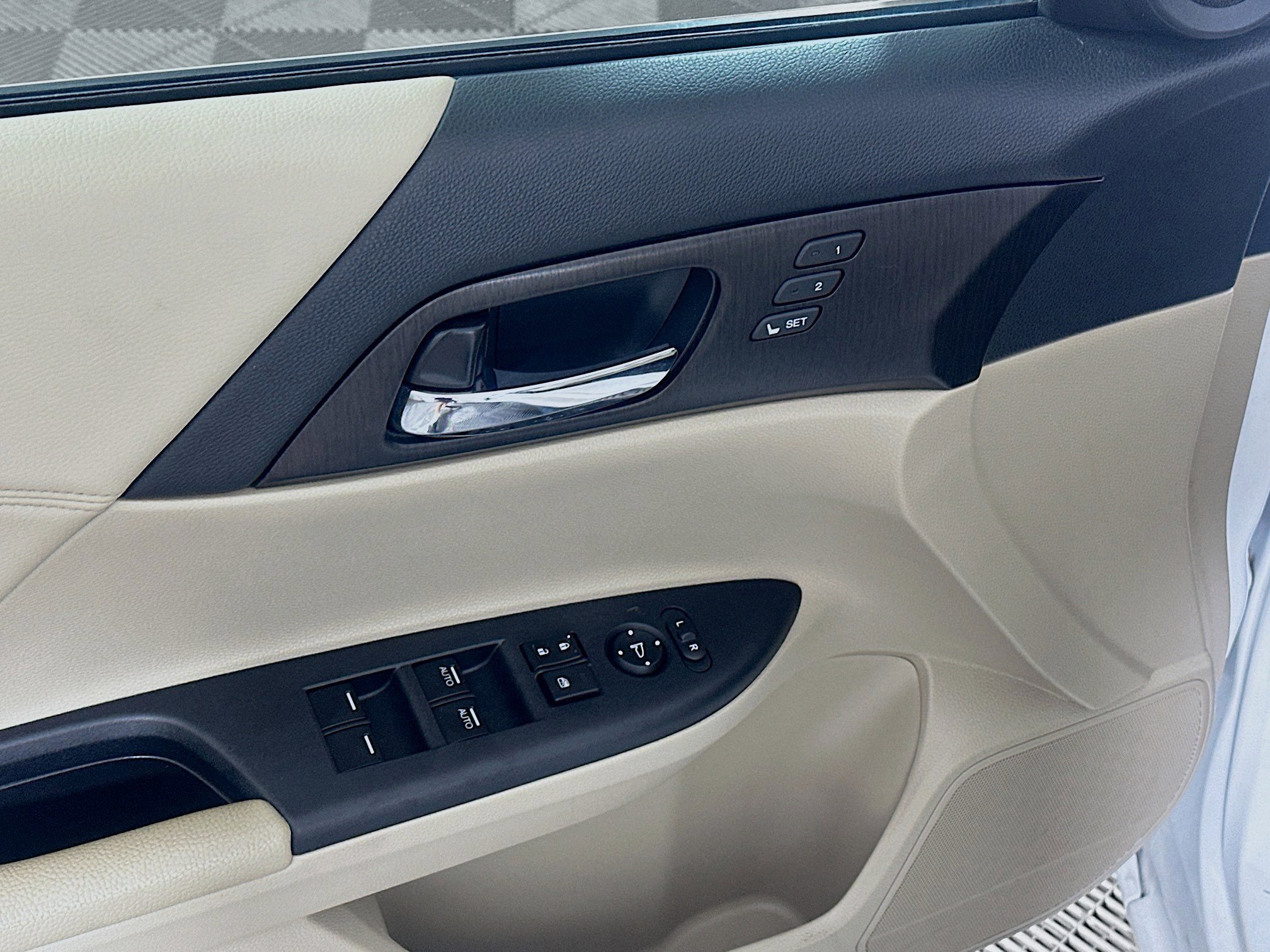 Used 2015 Honda Accord Touring image 15