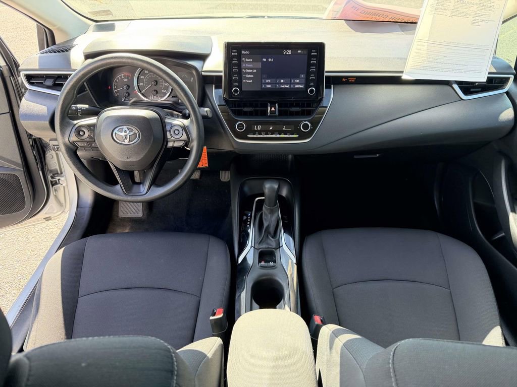 Used 2020 Toyota Corolla LE image 2