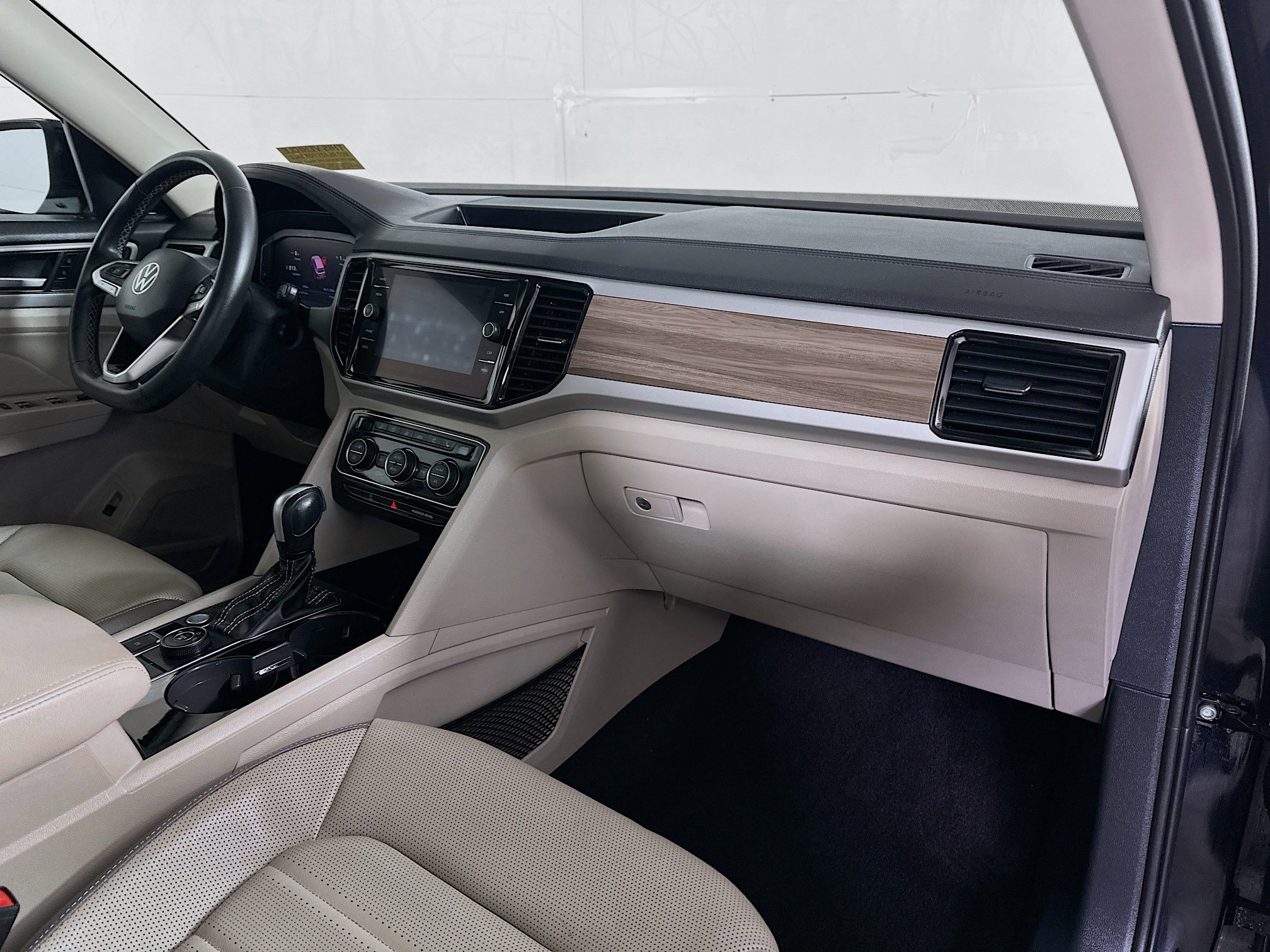 Used 2021 Volkswagen Atlas SEL Premium image 31