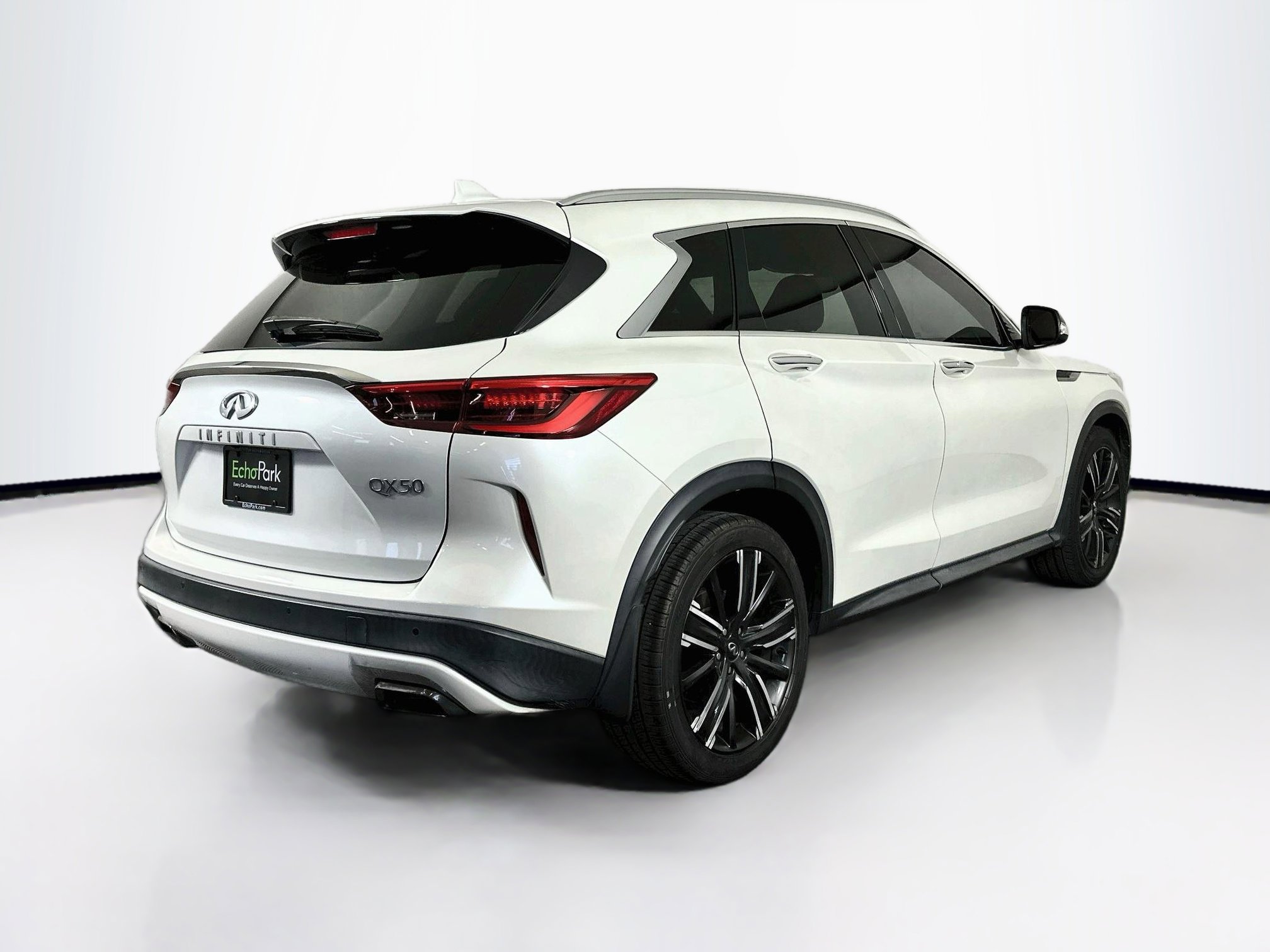 Used 2021 INFINITI QX50 Luxe w/ Appearance Package FWD image 9