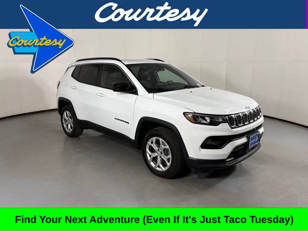 Used 2024 Jeep Compass Latitude AWD/4WD image 1