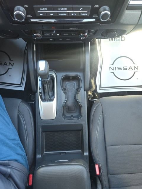Used 2022 Nissan Frontier SV w/ Technology Package image 16