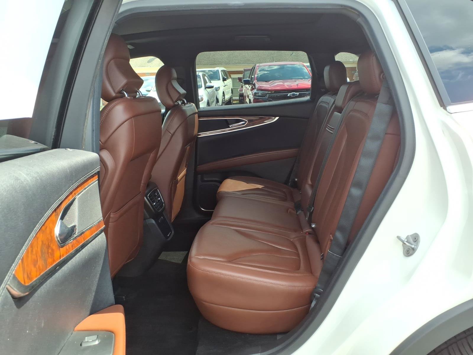 Used 2017 Lincoln MKX Reserve w/ Driver Assistance Package AWD/4WD image 25