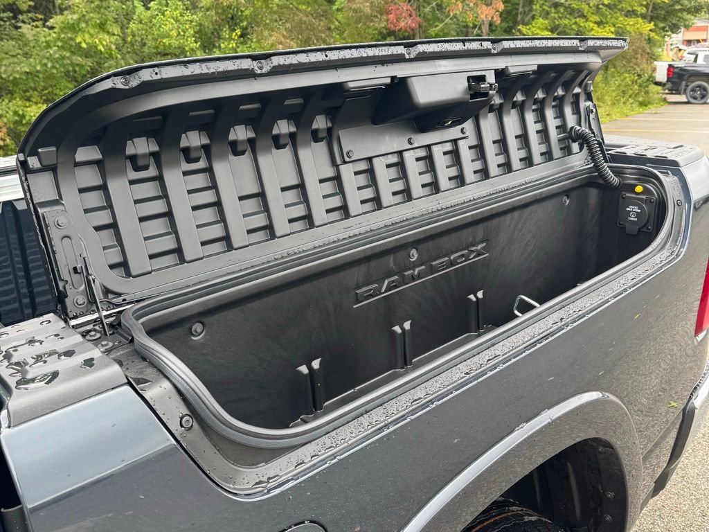 New 2026 RAM 1500 4x4 Crew Cab image 9