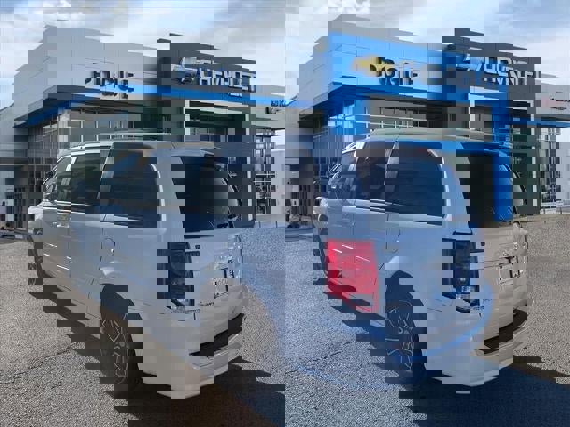 Used 2017 Dodge Grand Caravan GT image 3