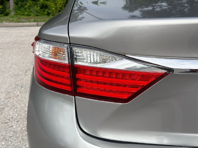 Used 2015 Lexus ES 350 w/ Premium Package FWD image 10