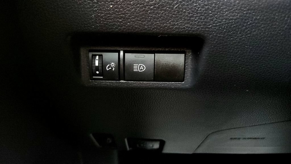 Used 2021 Toyota RAV4 LE w/ Carpet Mat Package (TMS) AWD/4WD image 32