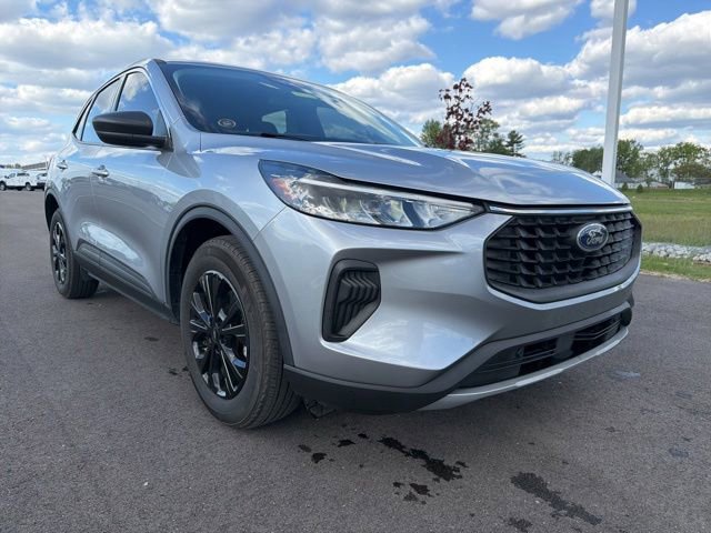 Used 2023 Ford Escape Active w/ Cold Weather Package FWD image 1