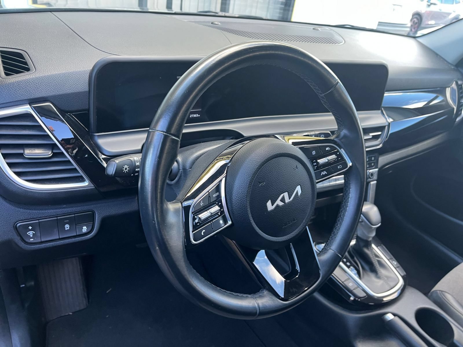 Used 2025 Kia Seltos S FWD image 33