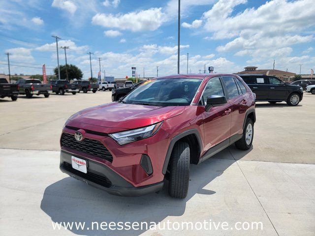 Used 2024 Toyota RAV4 LE AWD/4WD image 3