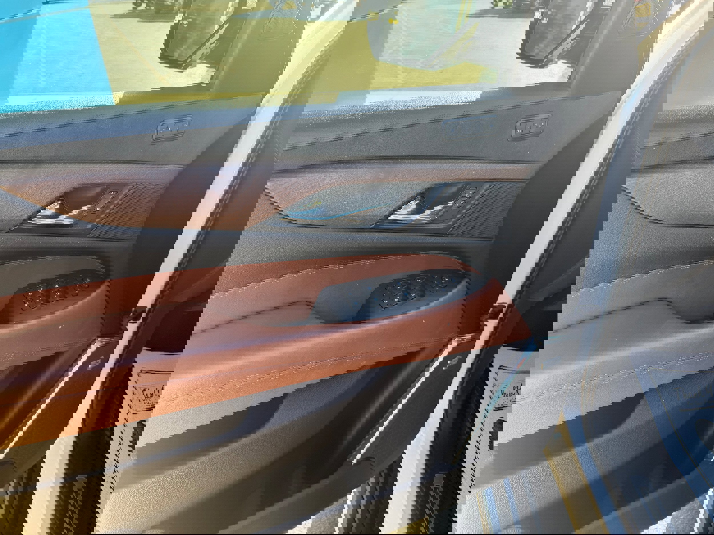 Used 2019 Cadillac Escalade ESV Premium Luxury image 14