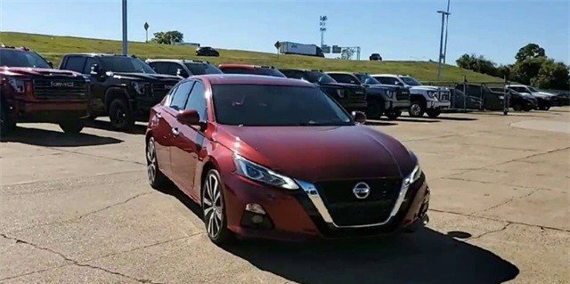 Used 2022 Nissan Altima 2.5 Platinum image 2