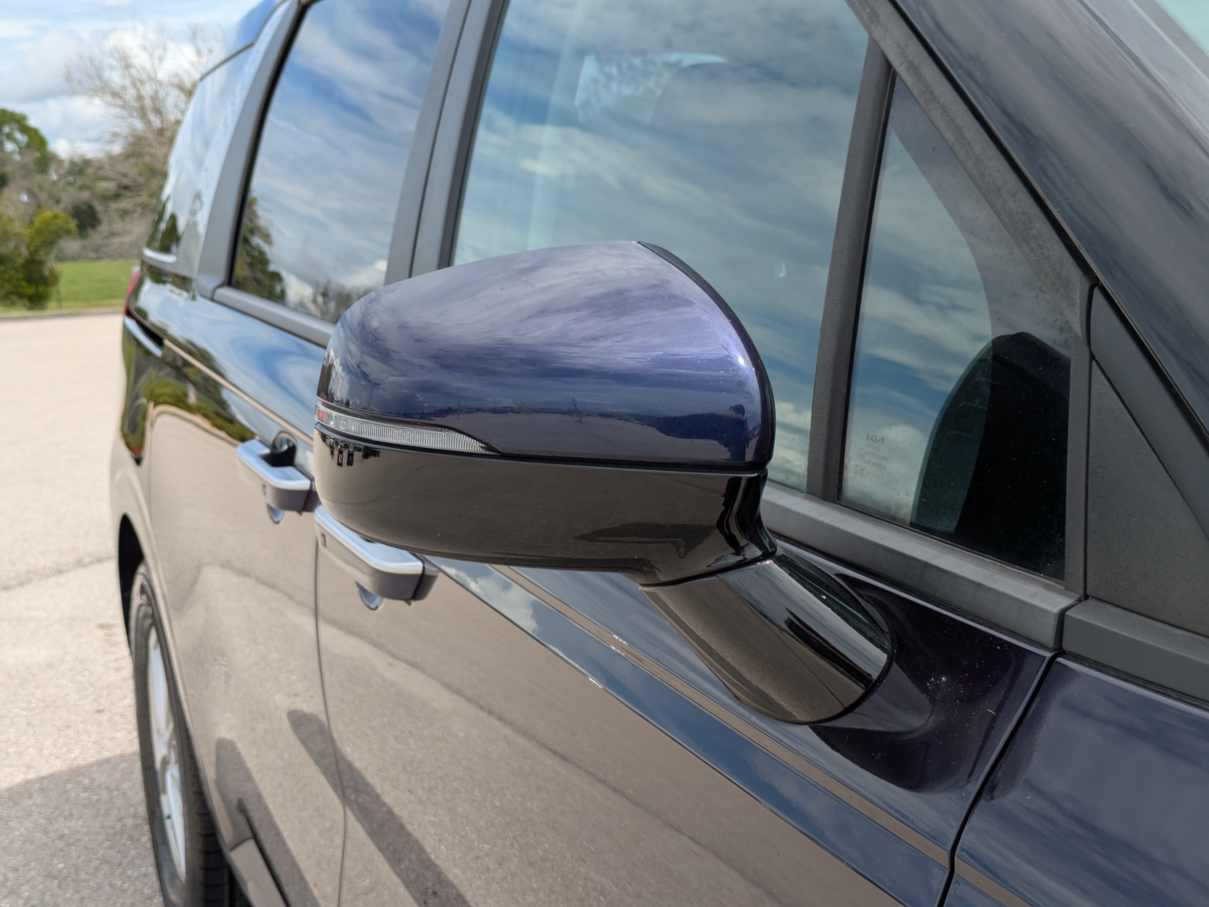 Certified 2024 Kia Carnival LX FWD image 12