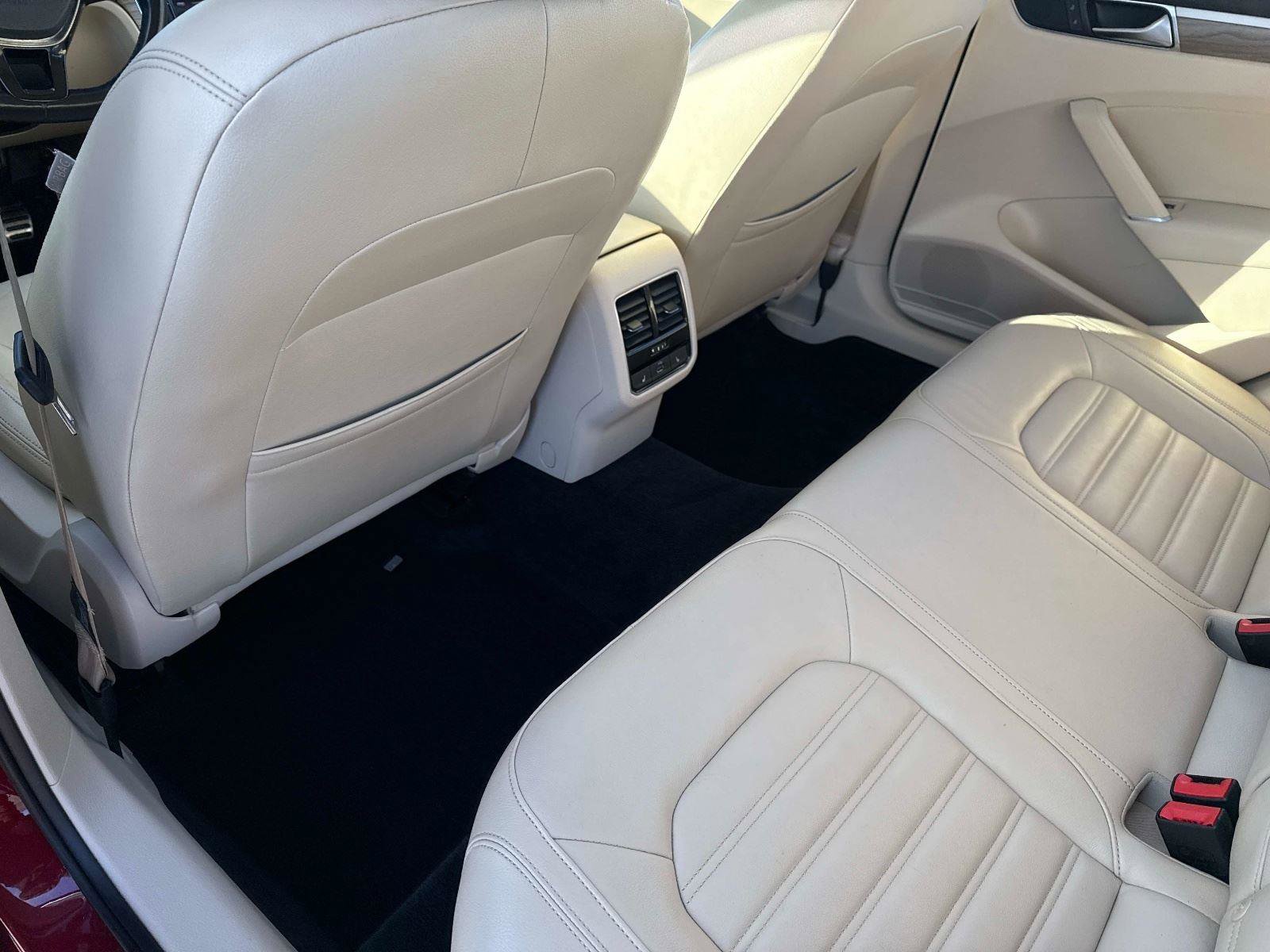 Used 2016 Volkswagen Passat 1.8T SEL Premium image 14