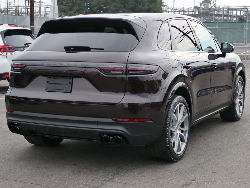 Used 2022 Porsche Cayenne Platinum Edition image 4