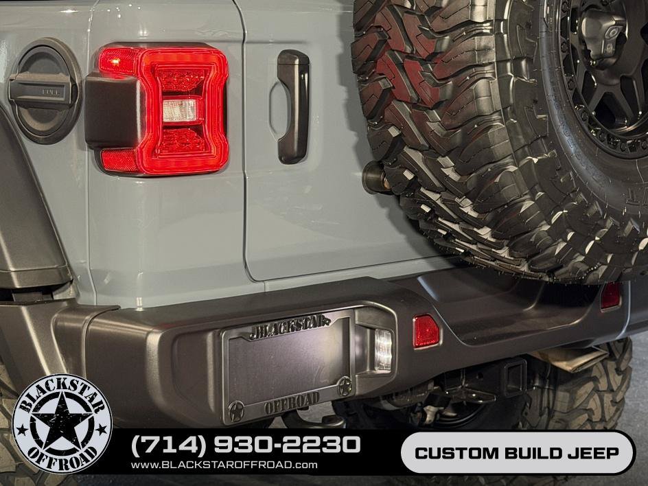 Used 2025 Jeep Wrangler Unlimited Rubicon w/ Convenience Group AWD/4WD image 10