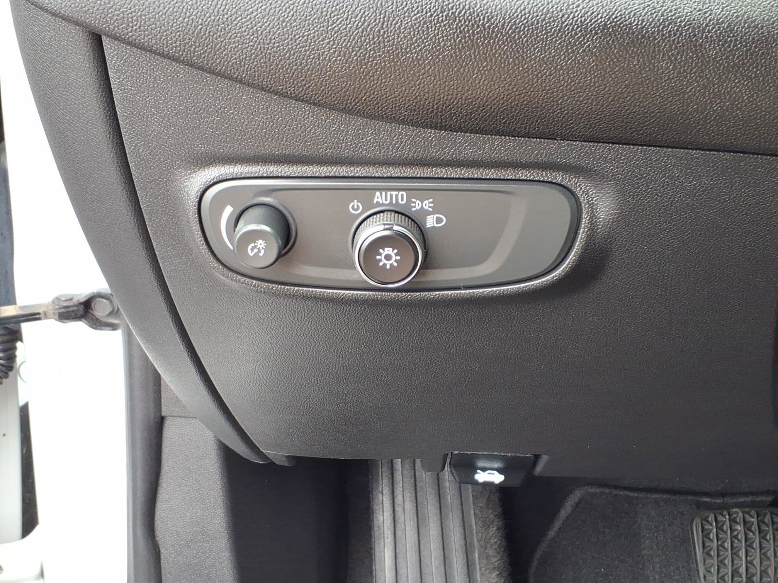 Used 2023 Chevrolet Equinox LT FWD image 22