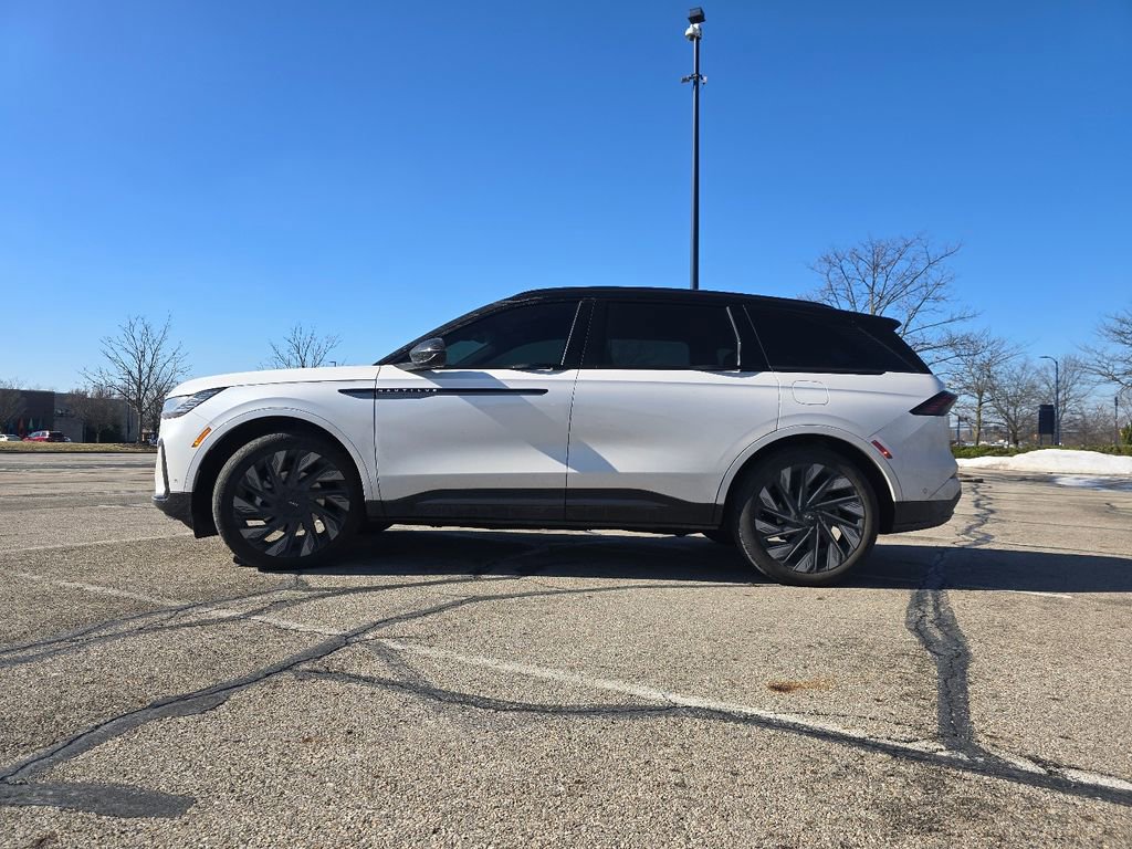 Used 2024 Lincoln Nautilus Reserve w/ Equipment Group 203A image 13