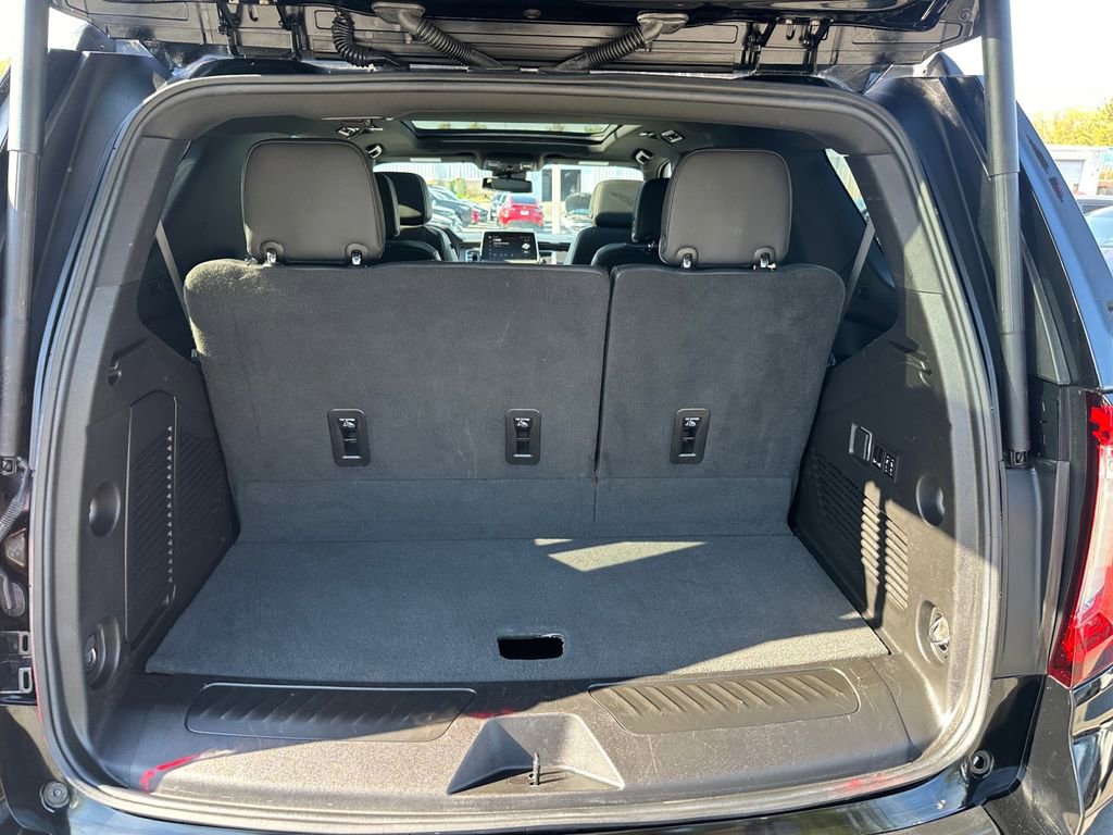 Used 2023 GMC Yukon SLT w/ SLT Luxury Package image 28