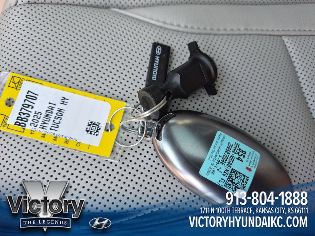 Used 2025 Hyundai Tucson Limited AWD/4WD image 29