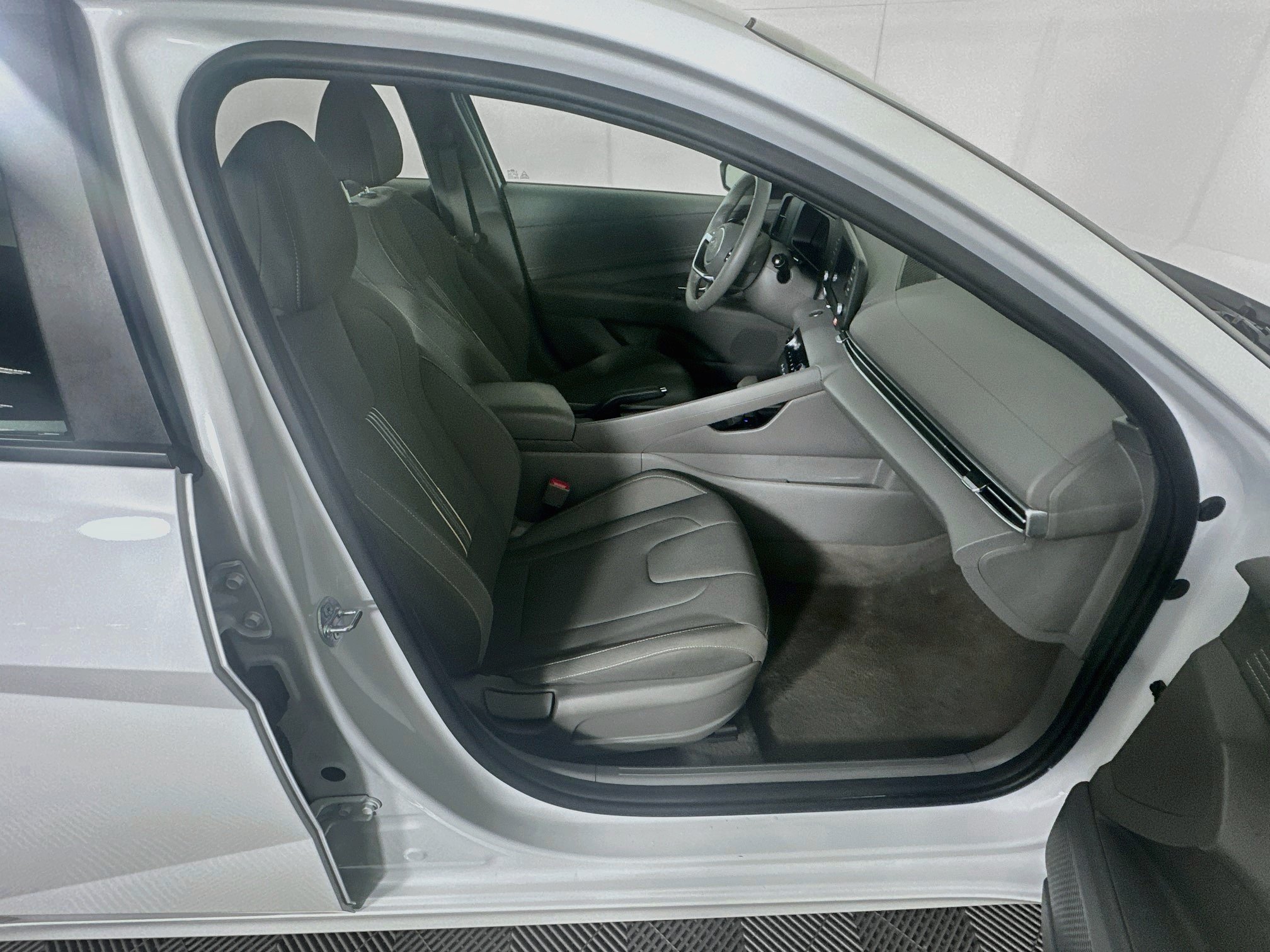 Used 2026 Hyundai Elantra Sport FWD image 29