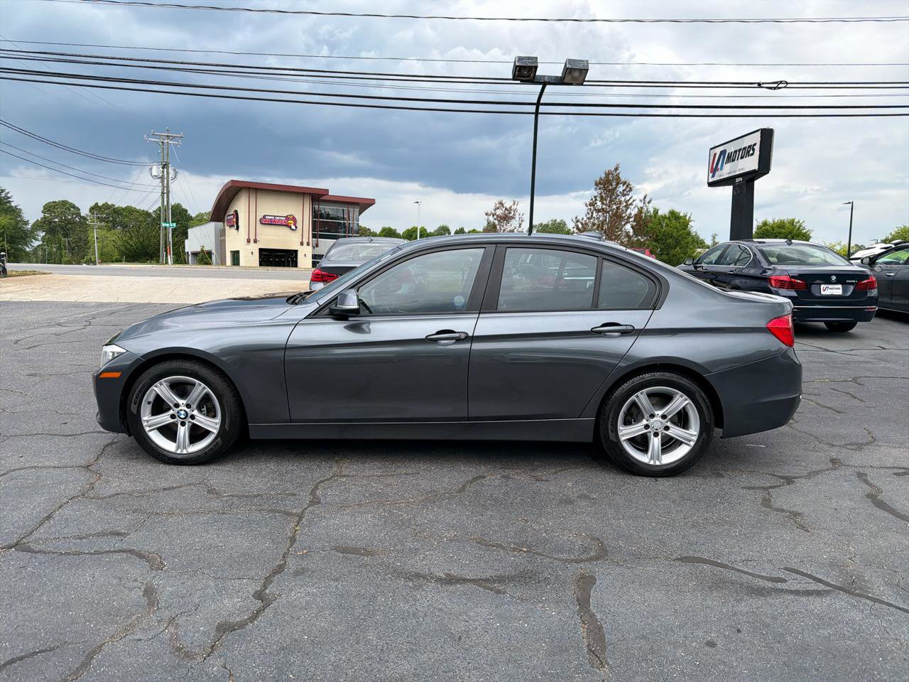Used 2013 BMW 328i xDrive Sedan AWD/4WD image 2