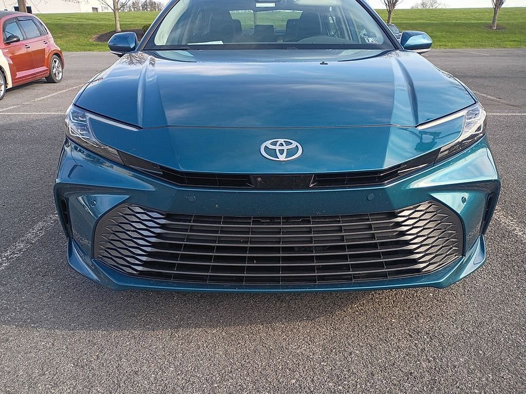 Used 2025 Toyota Camry XLE w/ Premium Plus Package AWD/4WD image 1
