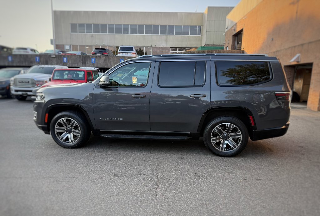 Used 2023 Jeep Wagoneer 4WD w/ Premium Group I image 14