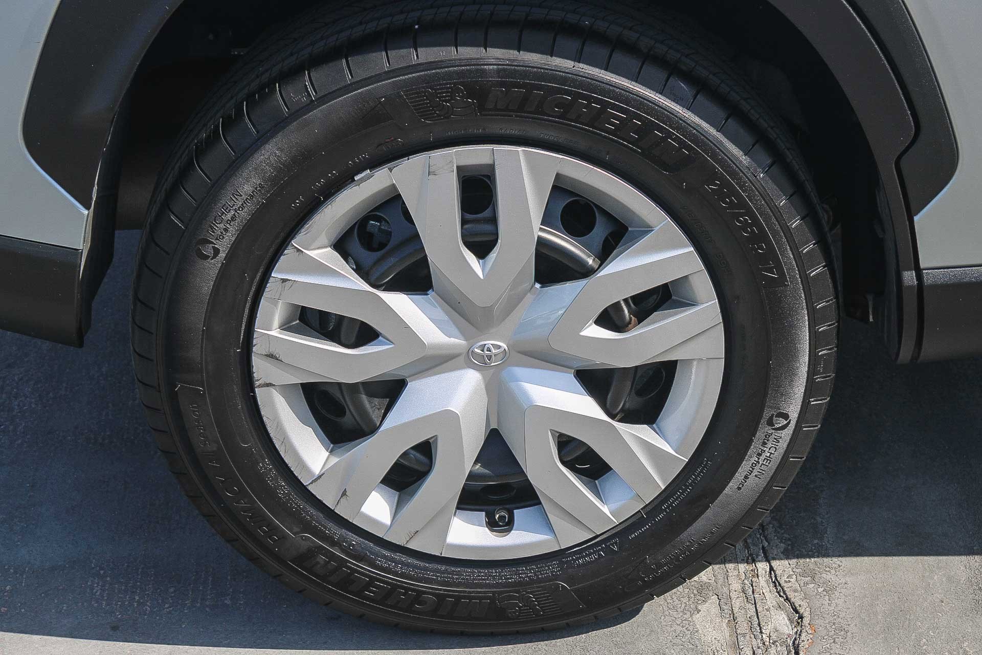 Certified 2025 Toyota Corolla Cross L FWD image 12
