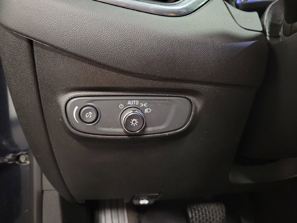 Used 2020 Chevrolet Equinox LT FWD image 27