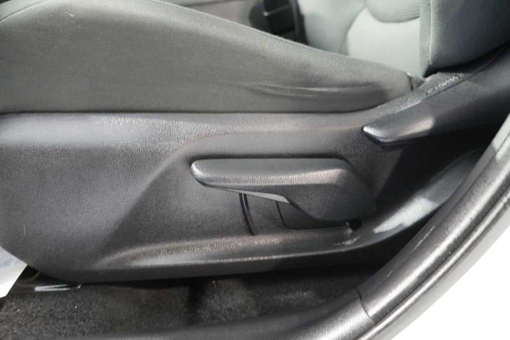 Used 2021 Toyota RAV4 LE image 18