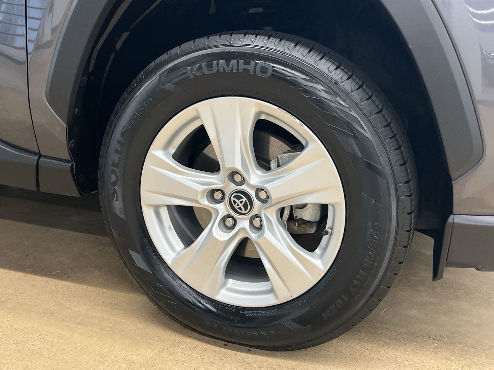 Used 2019 Toyota RAV4 XLE w/ Carpet Mat Package AWD/4WD image 10