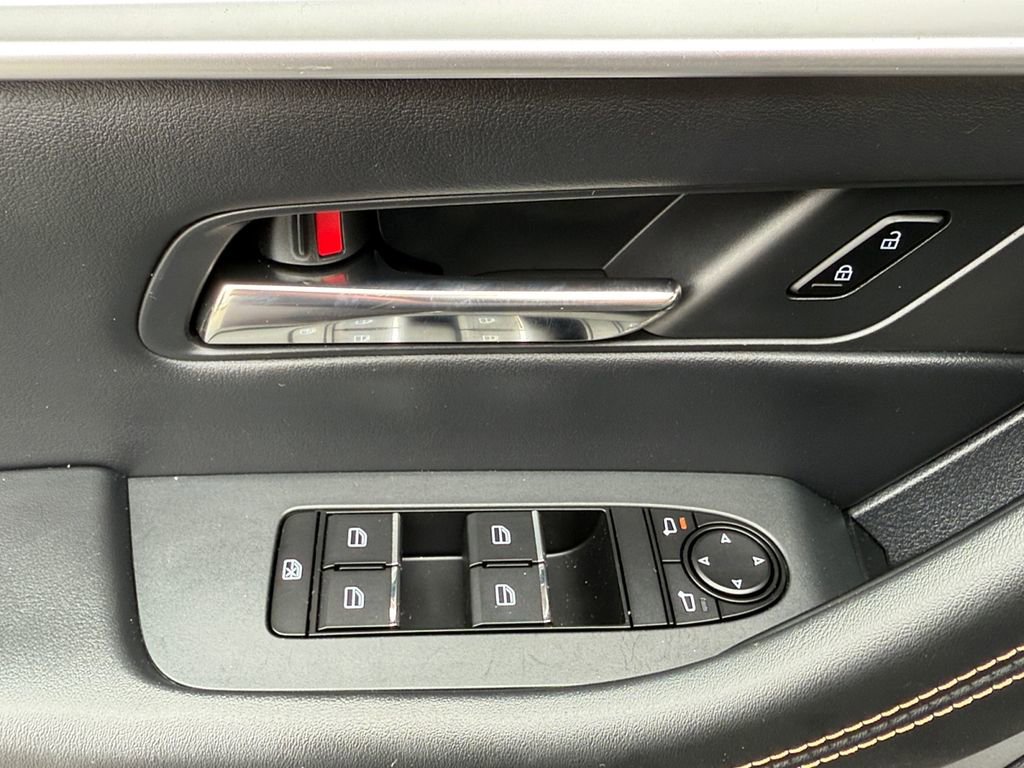 Used 2024 MAZDA CX-90 Plug-In Hybrid w/ Premium Pkg image 11